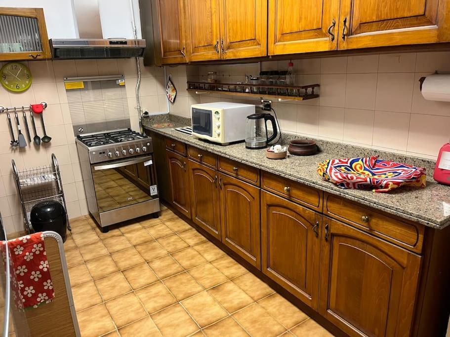 Appartement Lovely Furnished 2-bedroom With Balcony