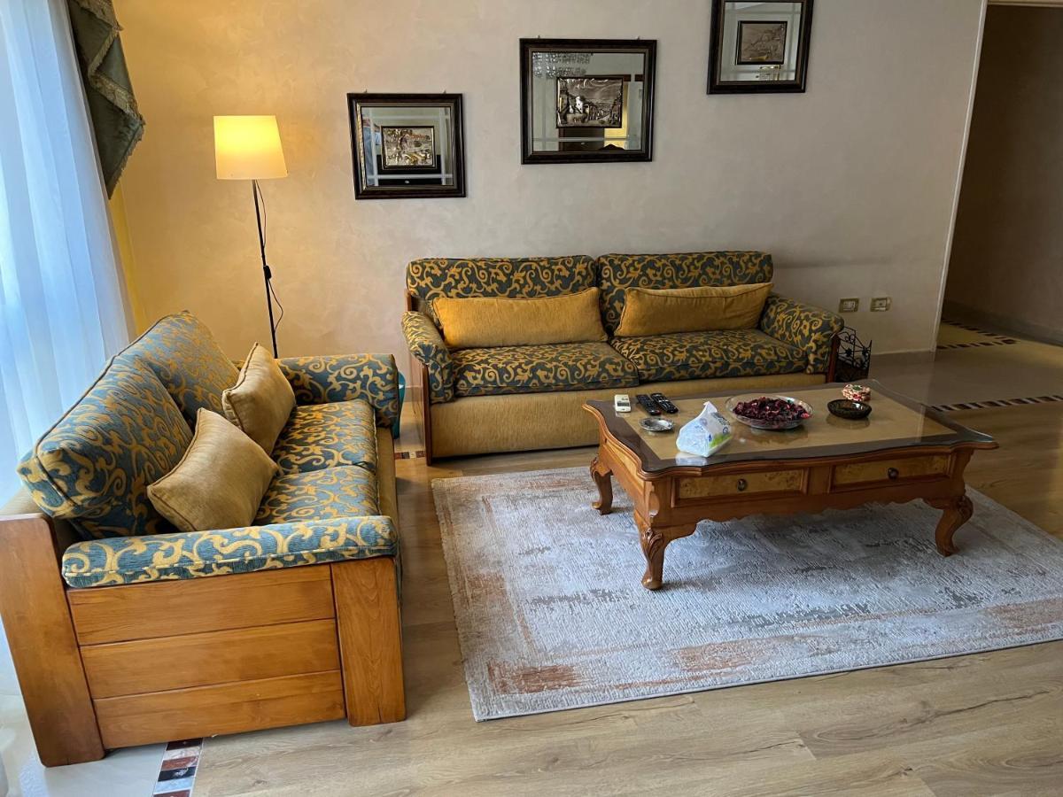 Appartement Lovely Furnished 2-bedroom With Balcony