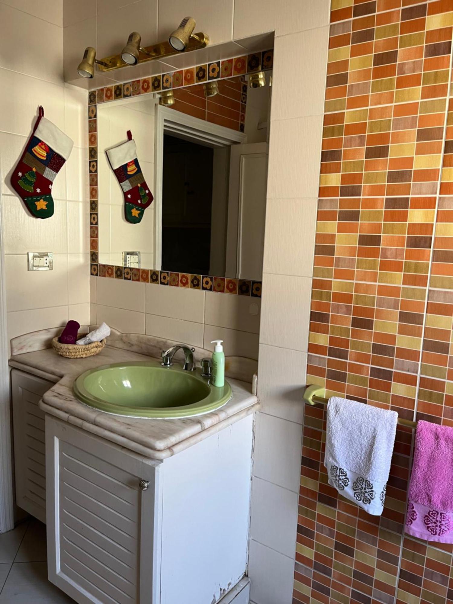 Lovely Furnished 2-bedroom With Balcony * Le Caire
